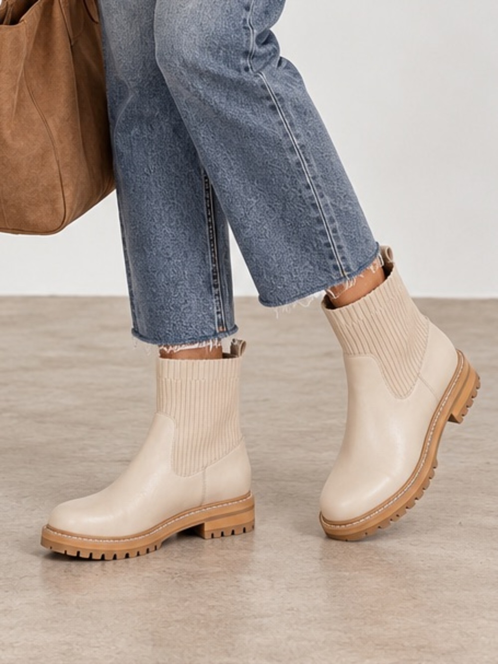 Oasis Society Cream Leather Chelsea Lug Sole Ankle Boots Beige Pull On Size 7.5